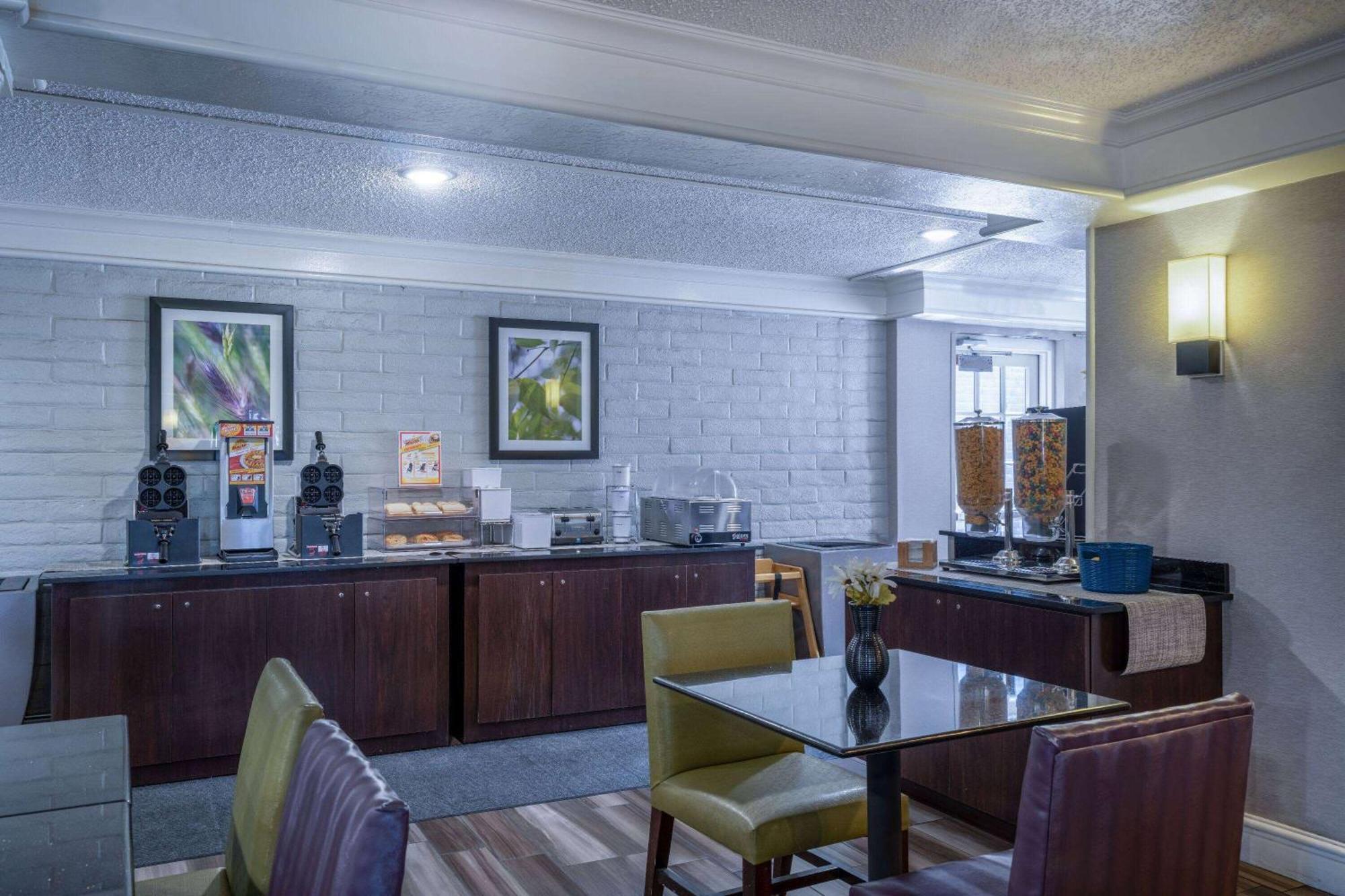 La Quinta Inn by Wyndham Sacramento North Carmichael Esterno foto